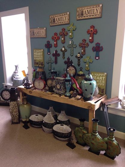 Find a variety of beautiful vases, clocks, pictures and more!